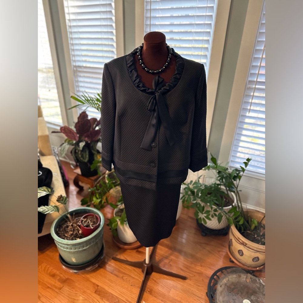 Tahari Black Skirt Suit